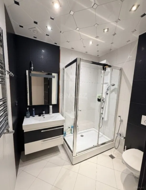 Satılır 4 otaqlı mənzil 150 m²