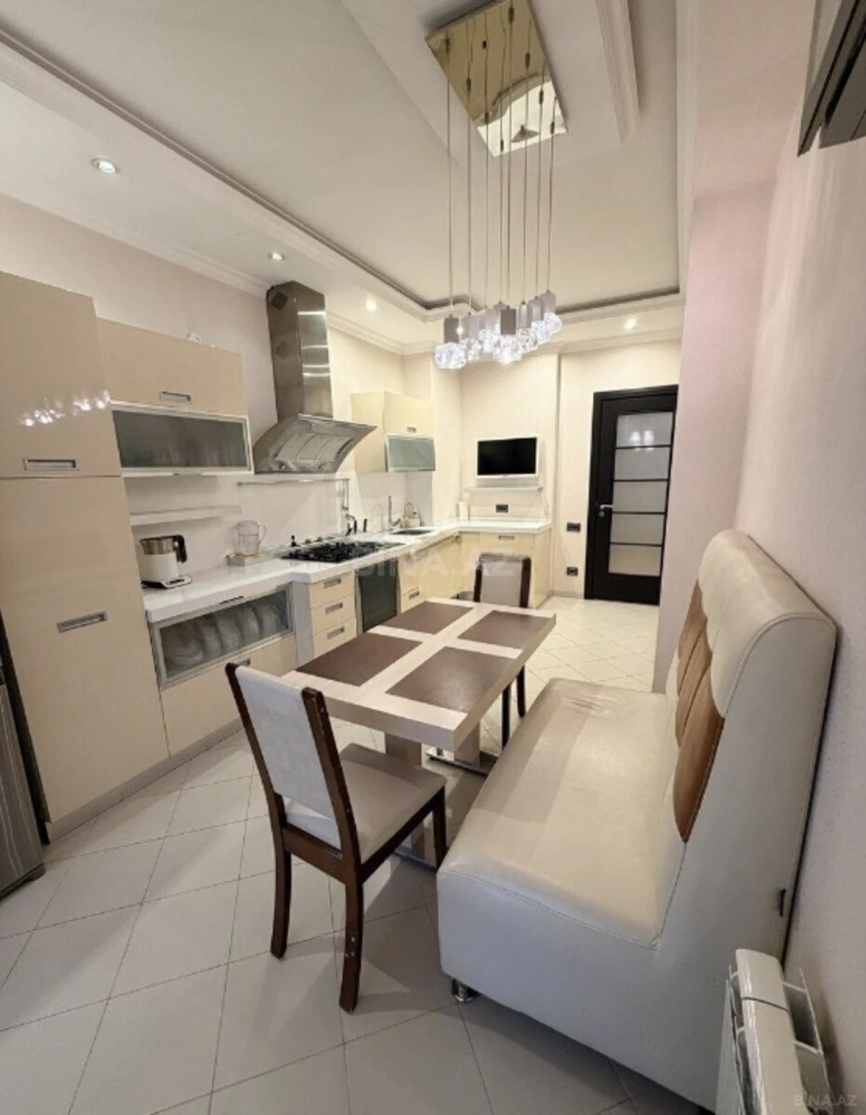 Satılır 4 otaqlı mənzil 150 m²
