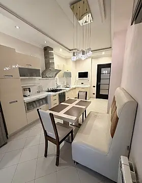 Satılır 4 otaqlı mənzil 150 m²