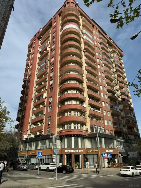 Satılır 4 otaqlı mənzil 200 m²
