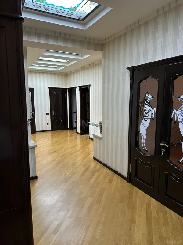 Satılır 4 otaqlı mənzil 200 m²