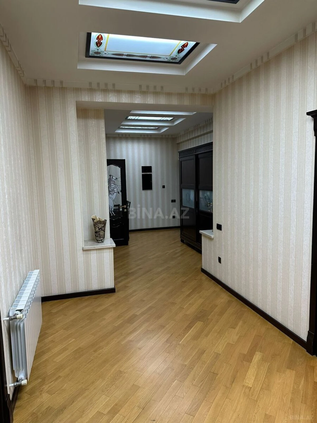 Satılır 4 otaqlı mənzil 200 m²