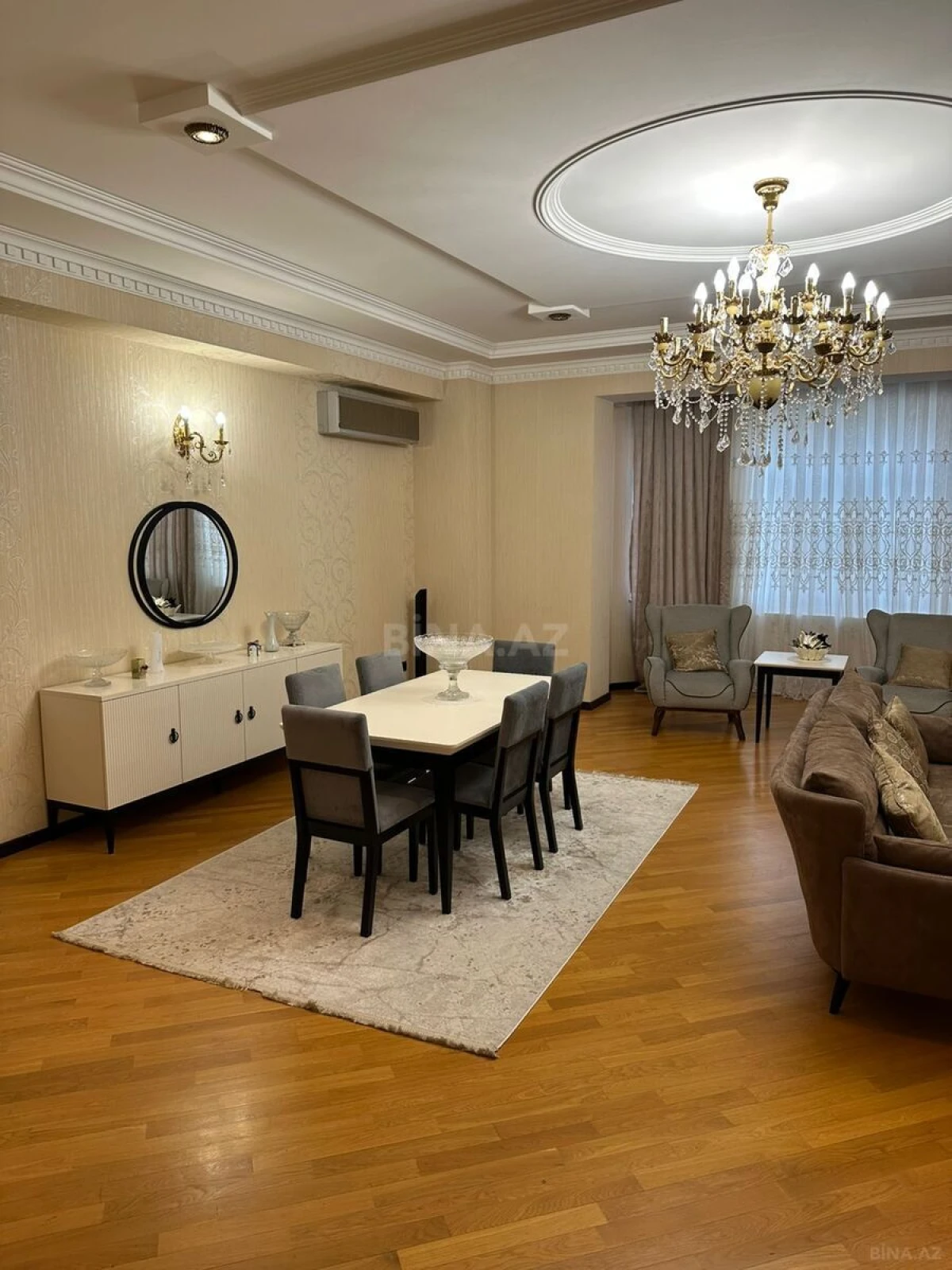 Satılır 4 otaqlı mənzil 200 m²