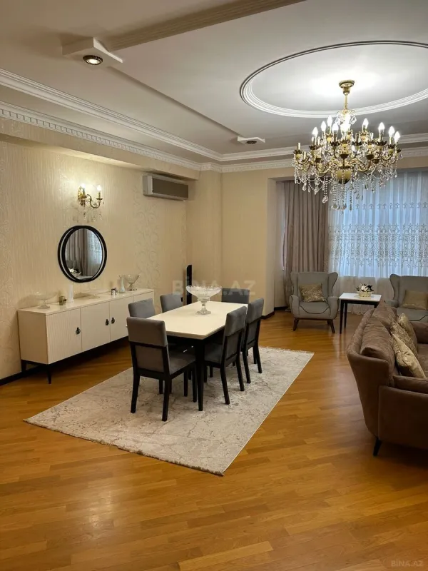 Satılır 4 otaqlı mənzil 200 m²
