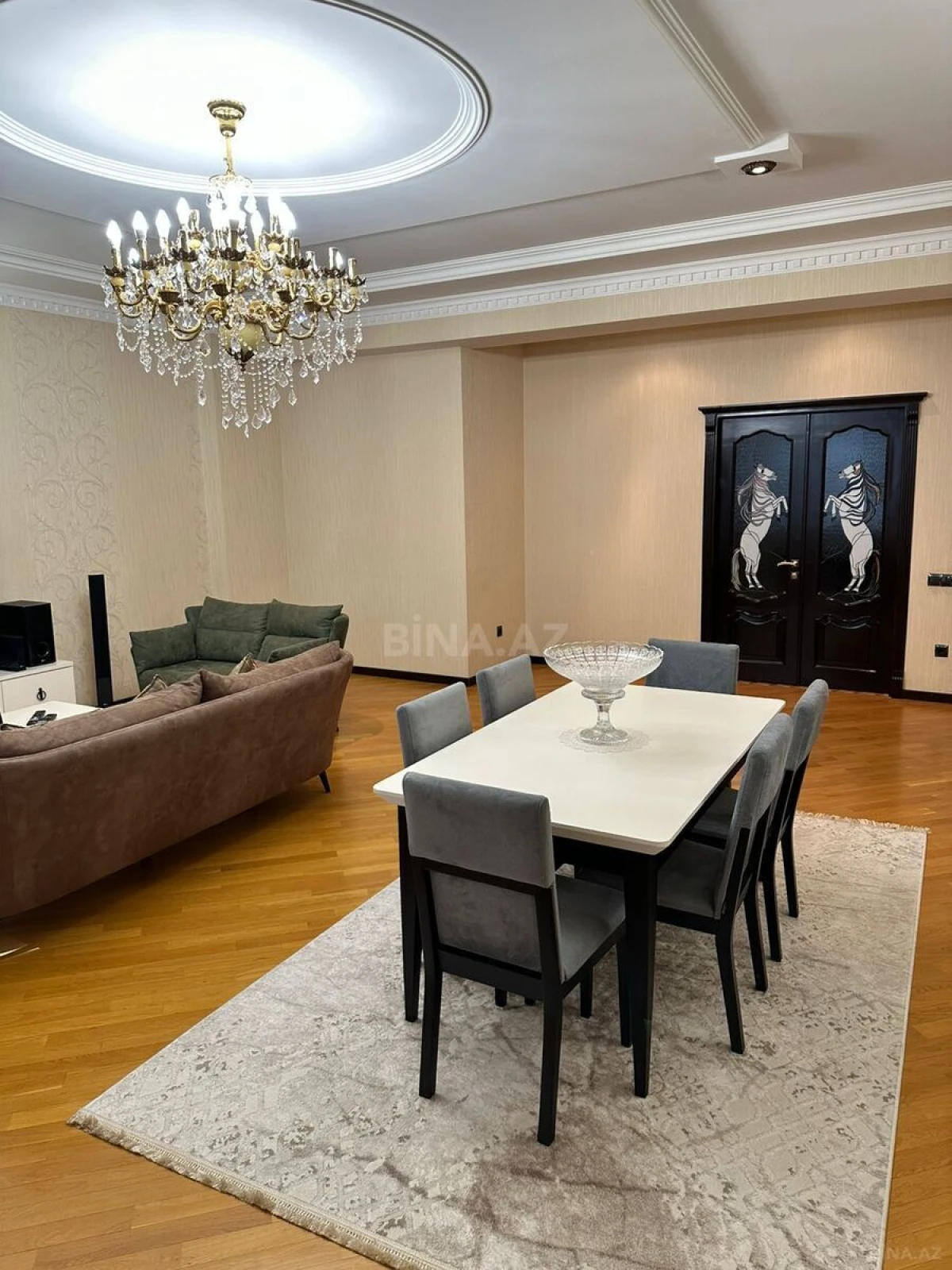Satılır 4 otaqlı mənzil 200 m²