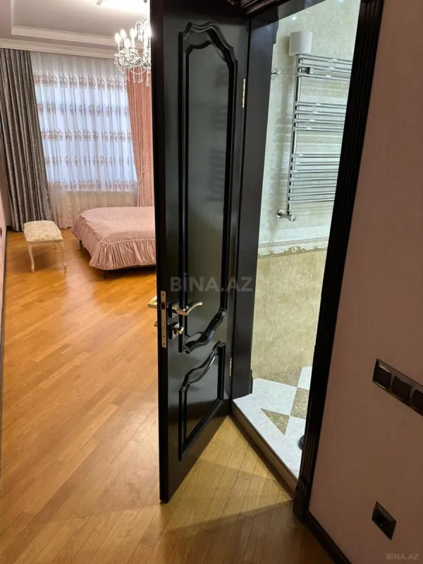 Satılır 4 otaqlı mənzil 200 m²