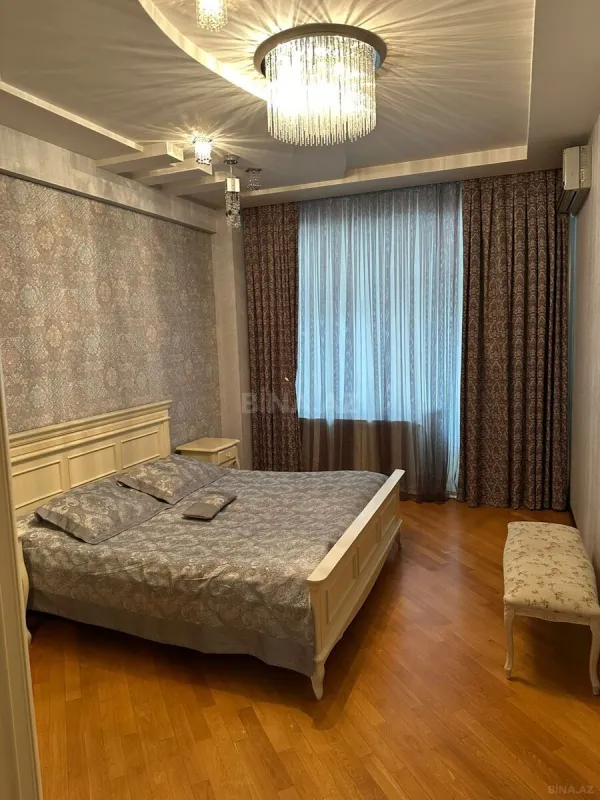 Satılır 4 otaqlı mənzil 200 m²