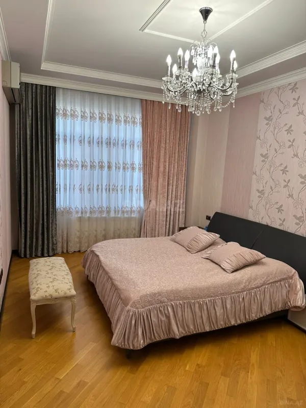 Satılır 4 otaqlı mənzil 200 m²