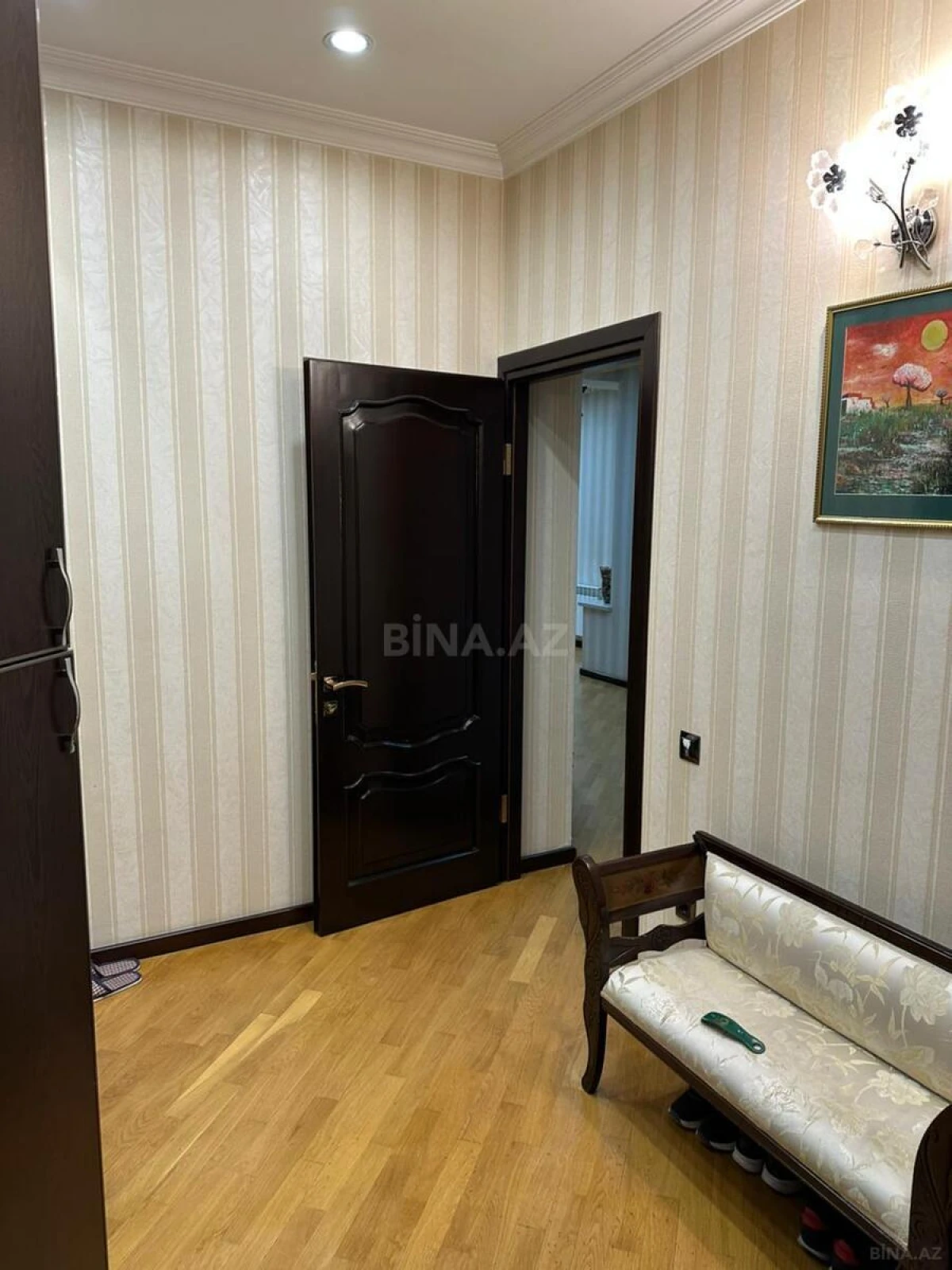 Satılır 4 otaqlı mənzil 200 m²