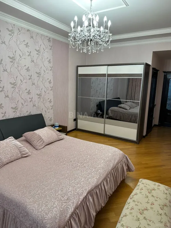 Satılır 4 otaqlı mənzil 200 m²