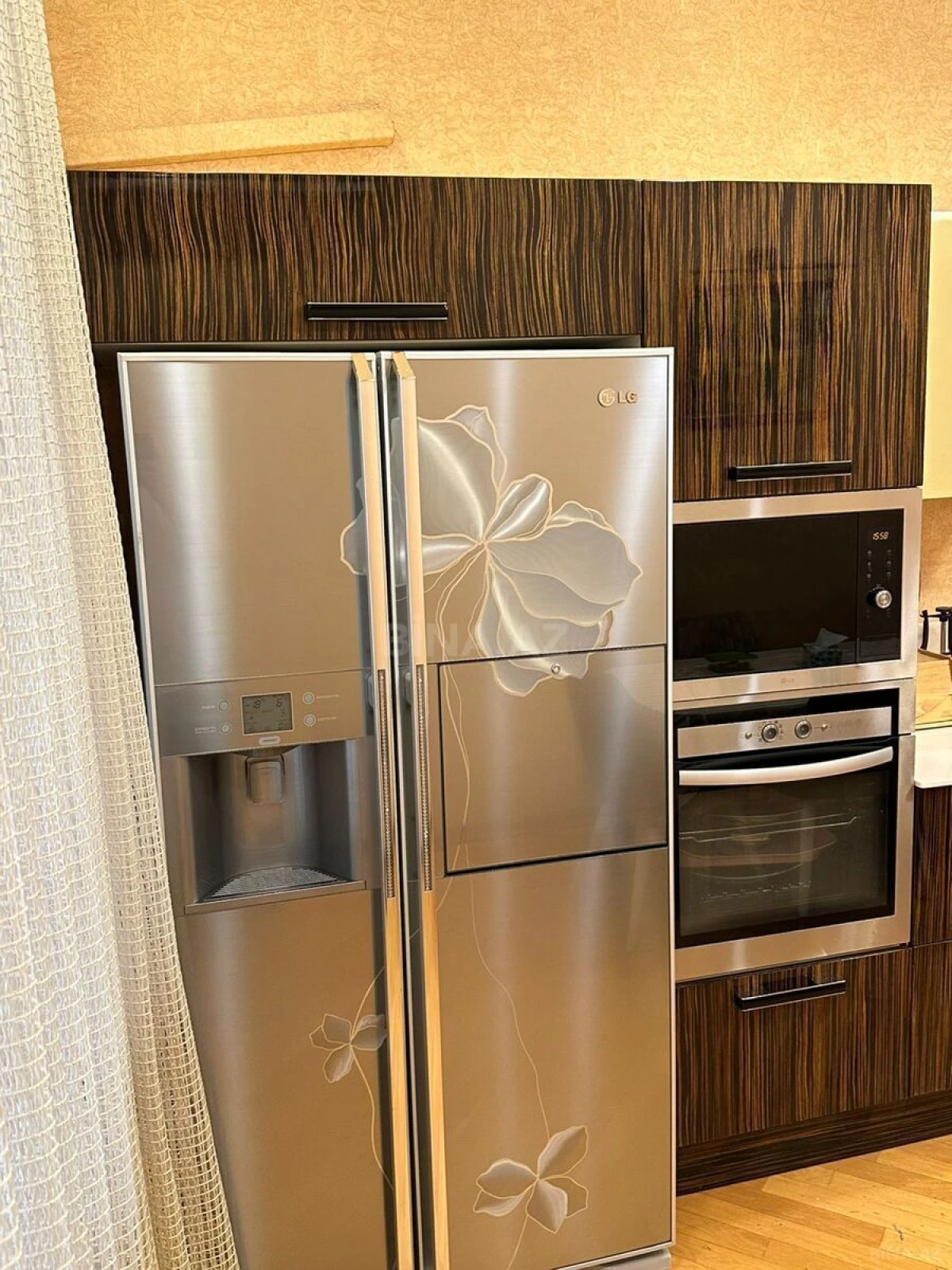 Satılır 4 otaqlı mənzil 200 m²