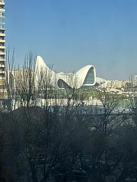 Satılır 4 otaqlı mənzil 200 m²