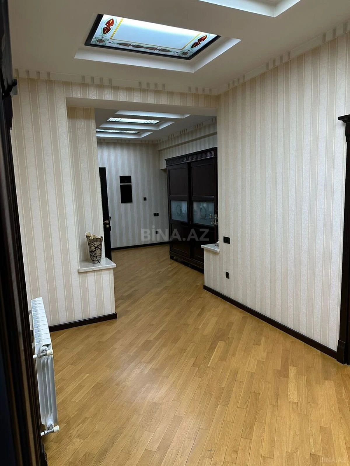 Satılır 4 otaqlı mənzil 200 m²
