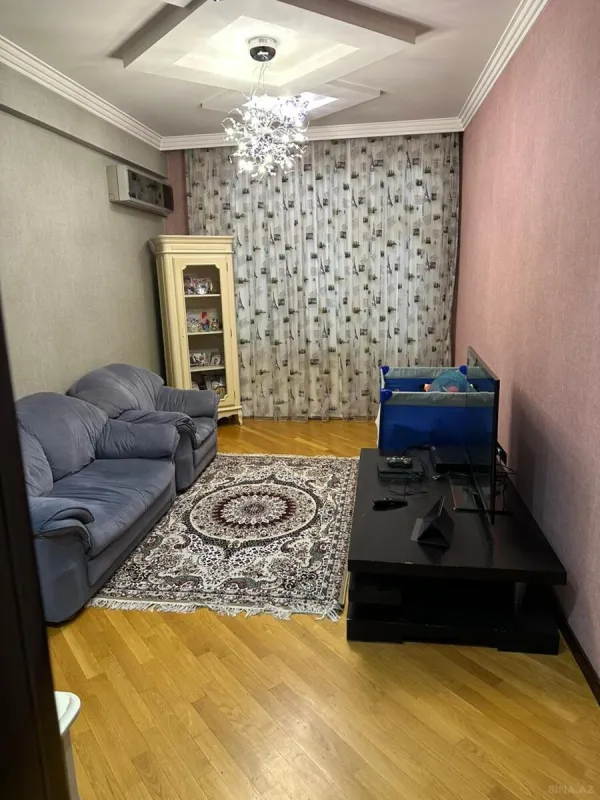 Satılır 4 otaqlı mənzil 200 m²