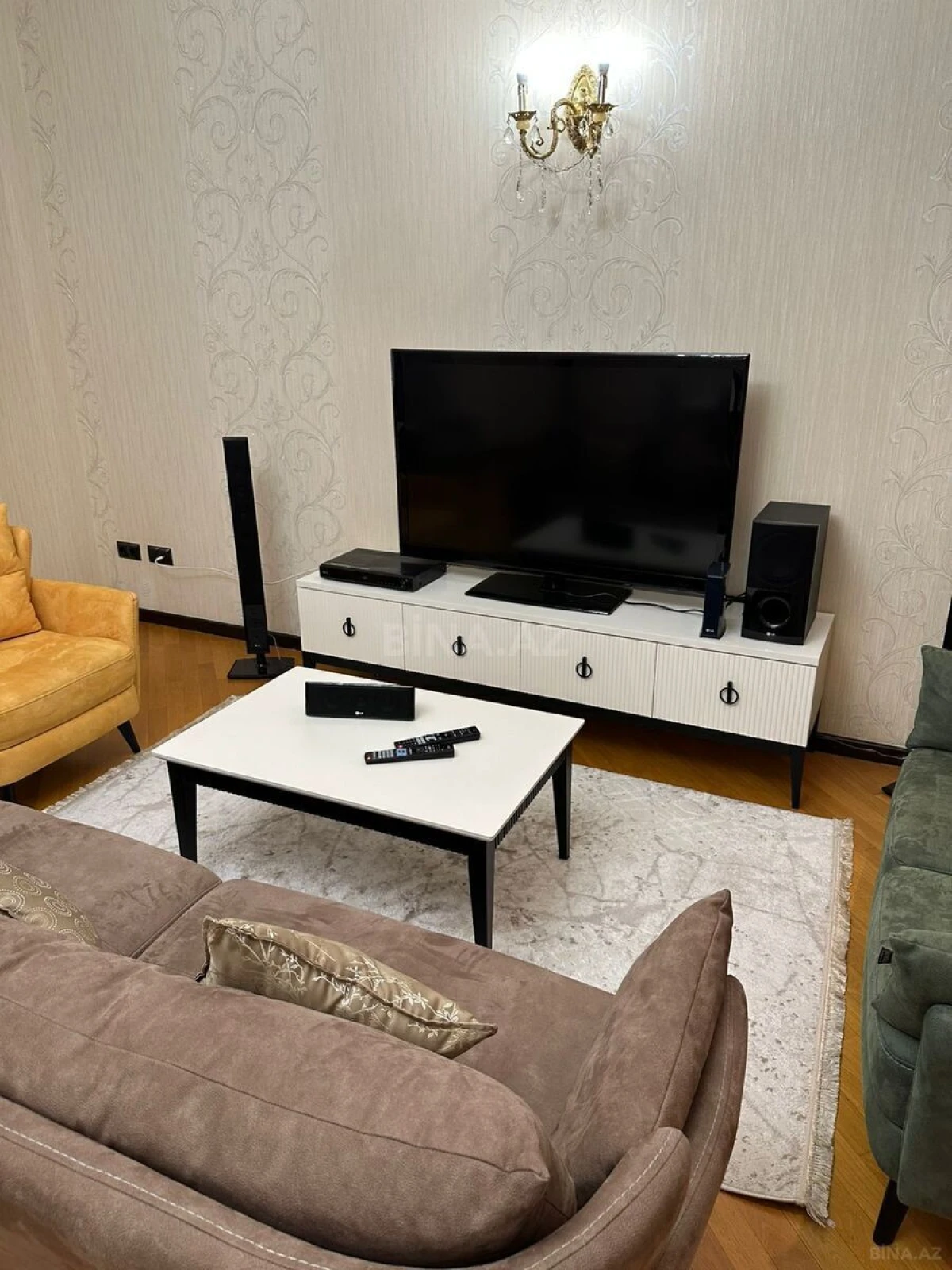 Satılır 4 otaqlı mənzil 200 m²