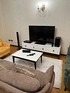 Satılır 4 otaqlı mənzil 200 m²