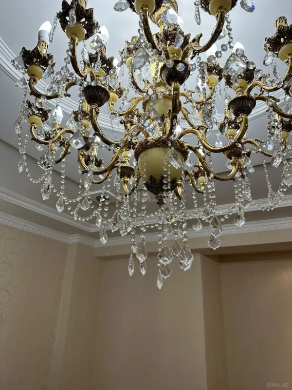 Satılır 4 otaqlı mənzil 200 m²