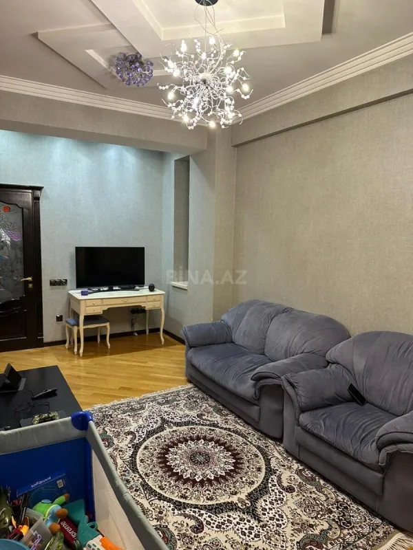 Satılır 4 otaqlı mənzil 200 m²