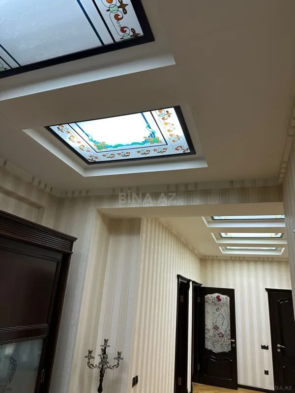 Satılır 4 otaqlı mənzil 200 m²