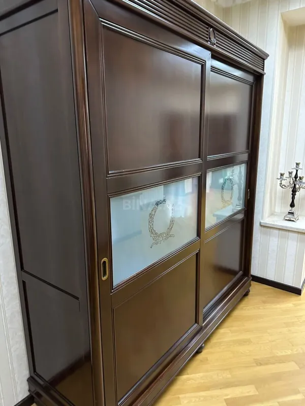 Satılır 4 otaqlı mənzil 200 m²