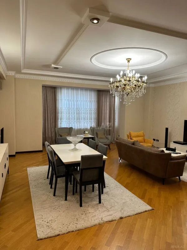 Satılır 4 otaqlı mənzil 200 m²