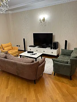 Satılır 4 otaqlı mənzil 200 m²