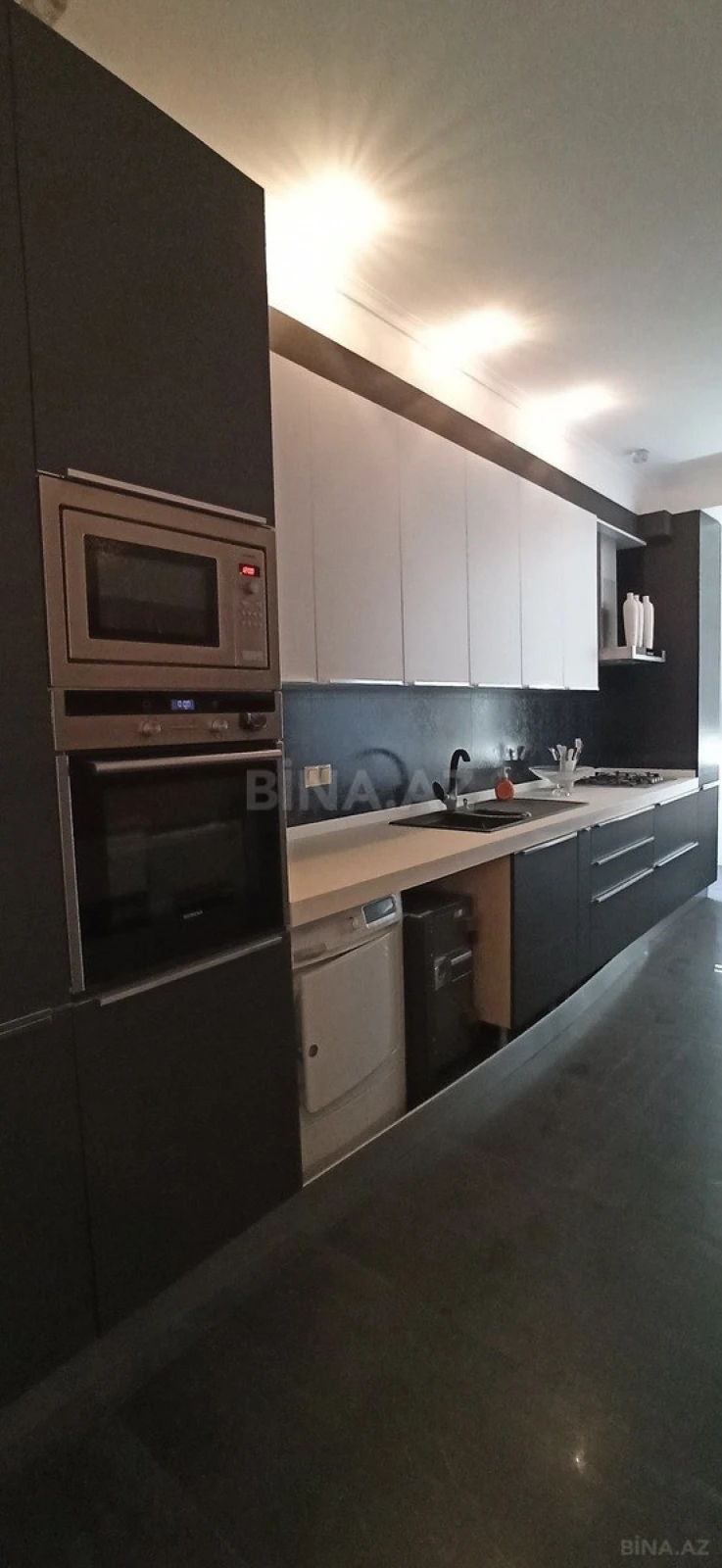 Satılır 2 otaqlı mənzil 96 m²