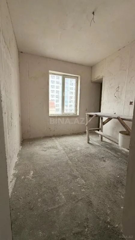Satılır 4 otaqlı mənzil 110 m²