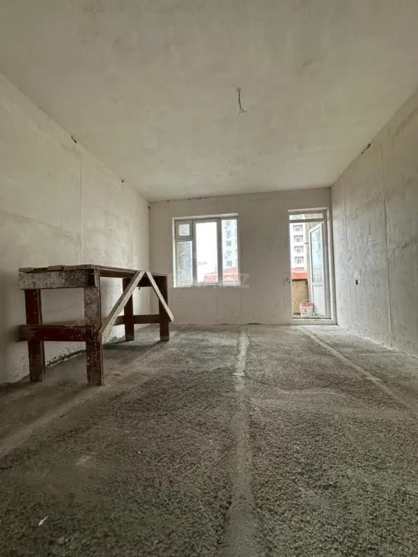 Satılır 4 otaqlı mənzil 110 m²
