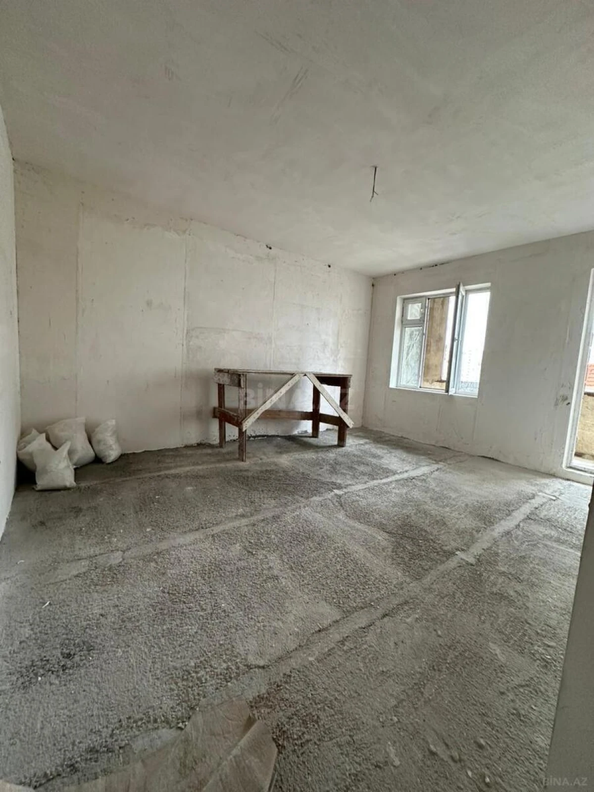 Satılır 4 otaqlı mənzil 110 m²