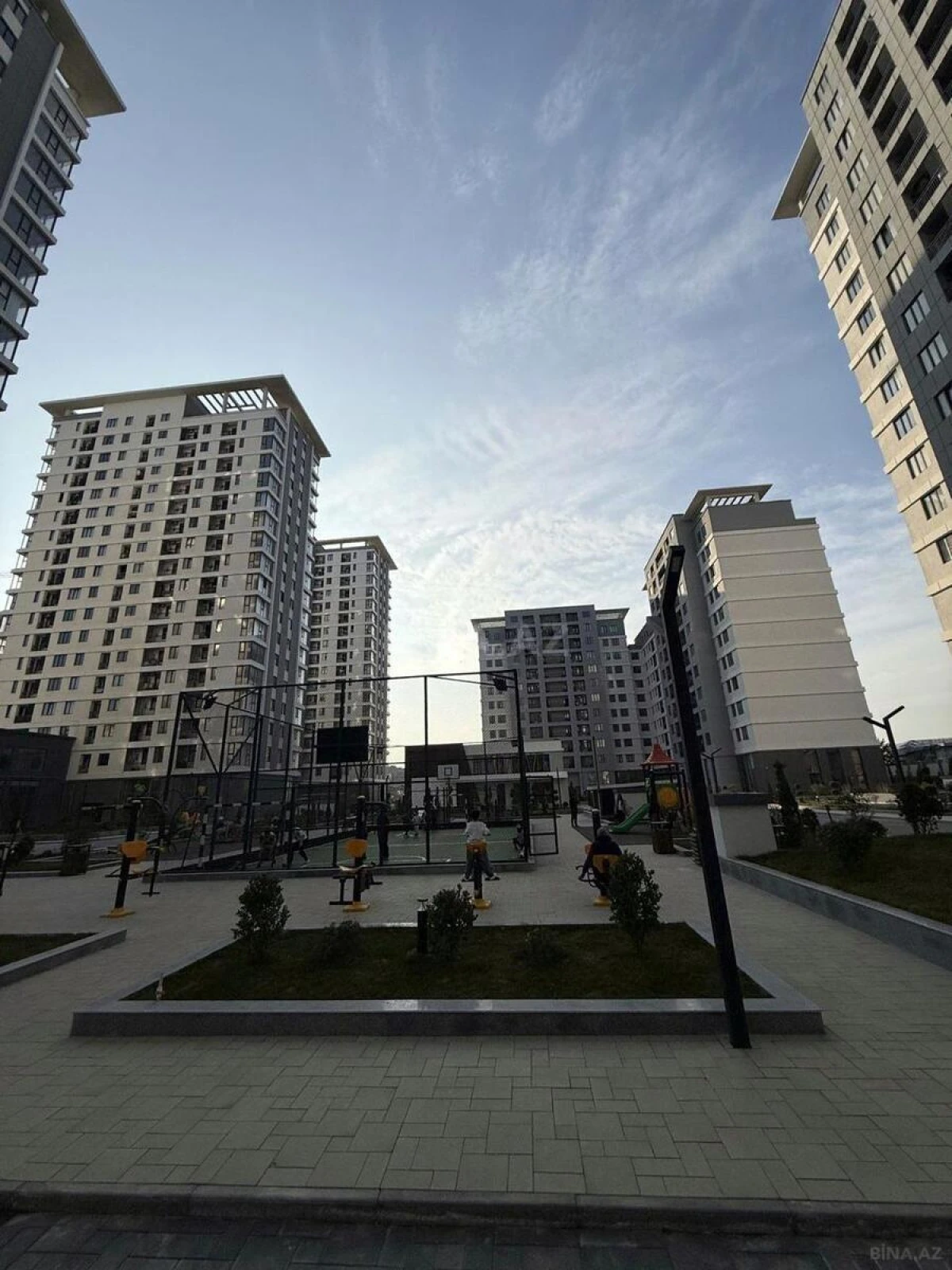 Satılır 3 otaqlı mənzil 105.5 m²