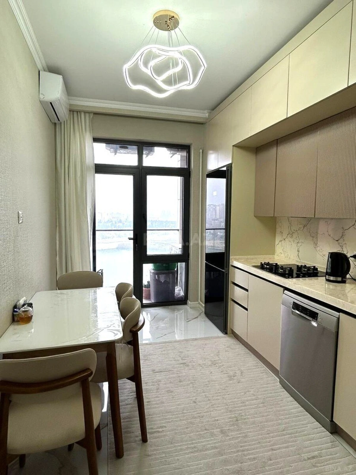 Satılır 3 otaqlı mənzil 86 m²