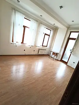 Satılır 4 otaqlı mənzil 140 m²