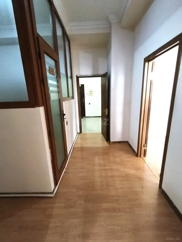 Satılır 4 otaqlı mənzil 140 m²