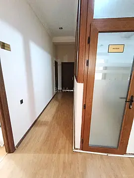 Satılır 4 otaqlı mənzil 140 m²