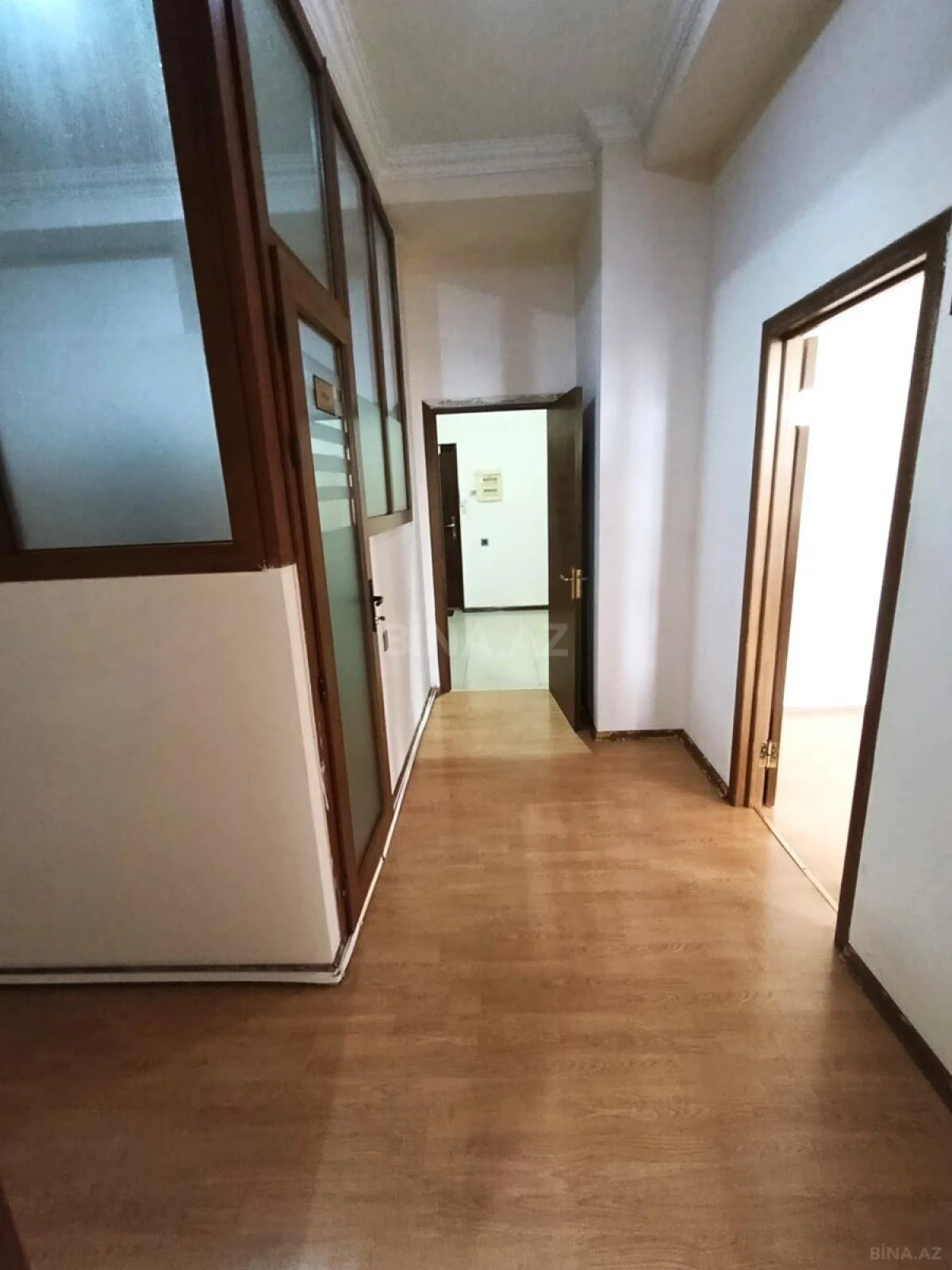 Satılır 4 otaqlı mənzil 140 m²