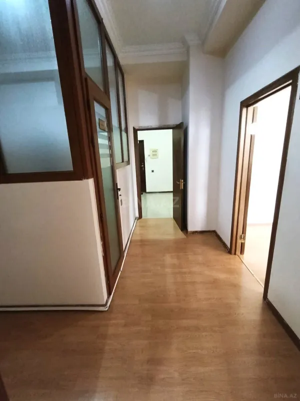 Satılır 4 otaqlı mənzil 140 m²