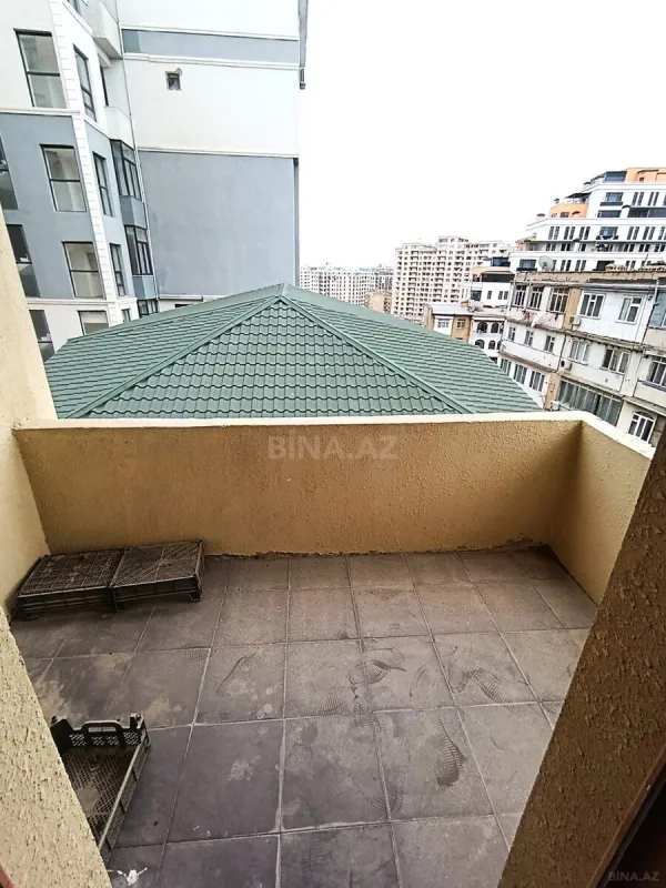 Satılır 4 otaqlı mənzil 140 m²