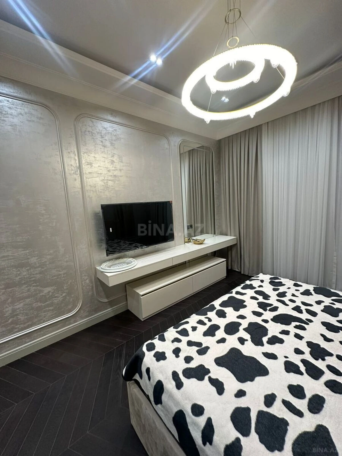 Kirayə verilir 3 otaqlı mənzil 180 m²