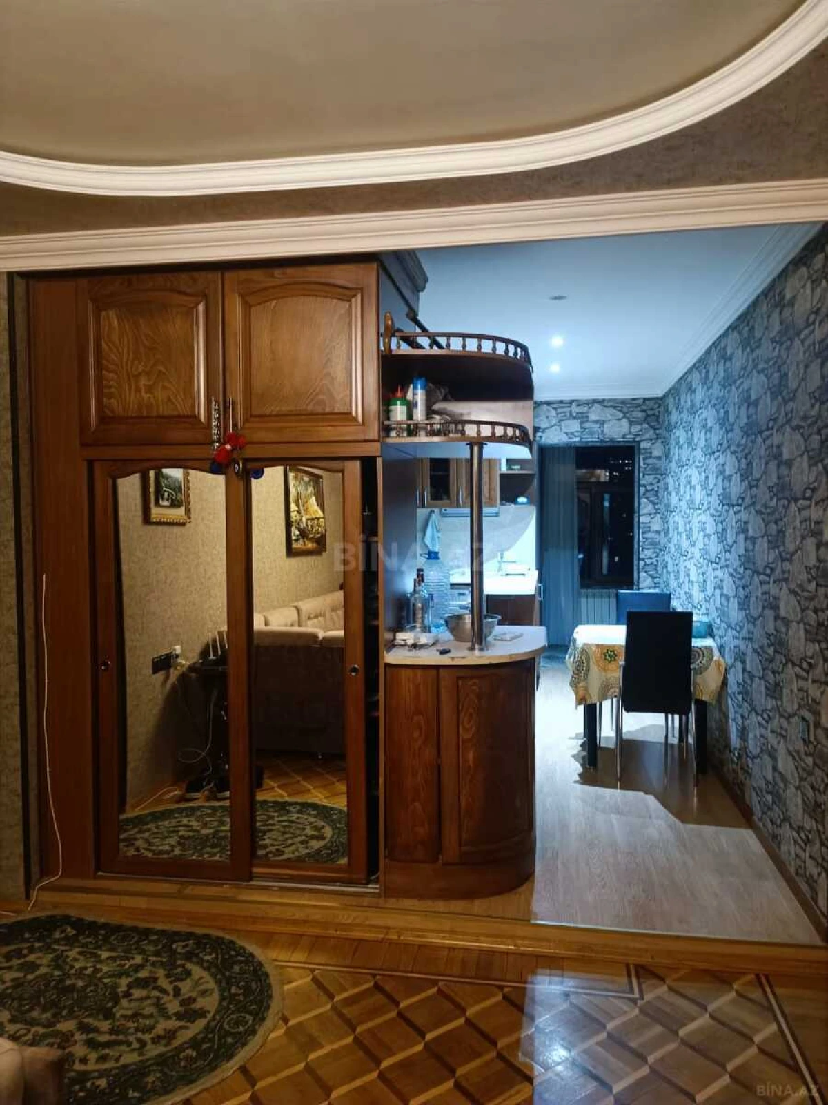 Satılır 5 otaqlı mənzil 145 m²