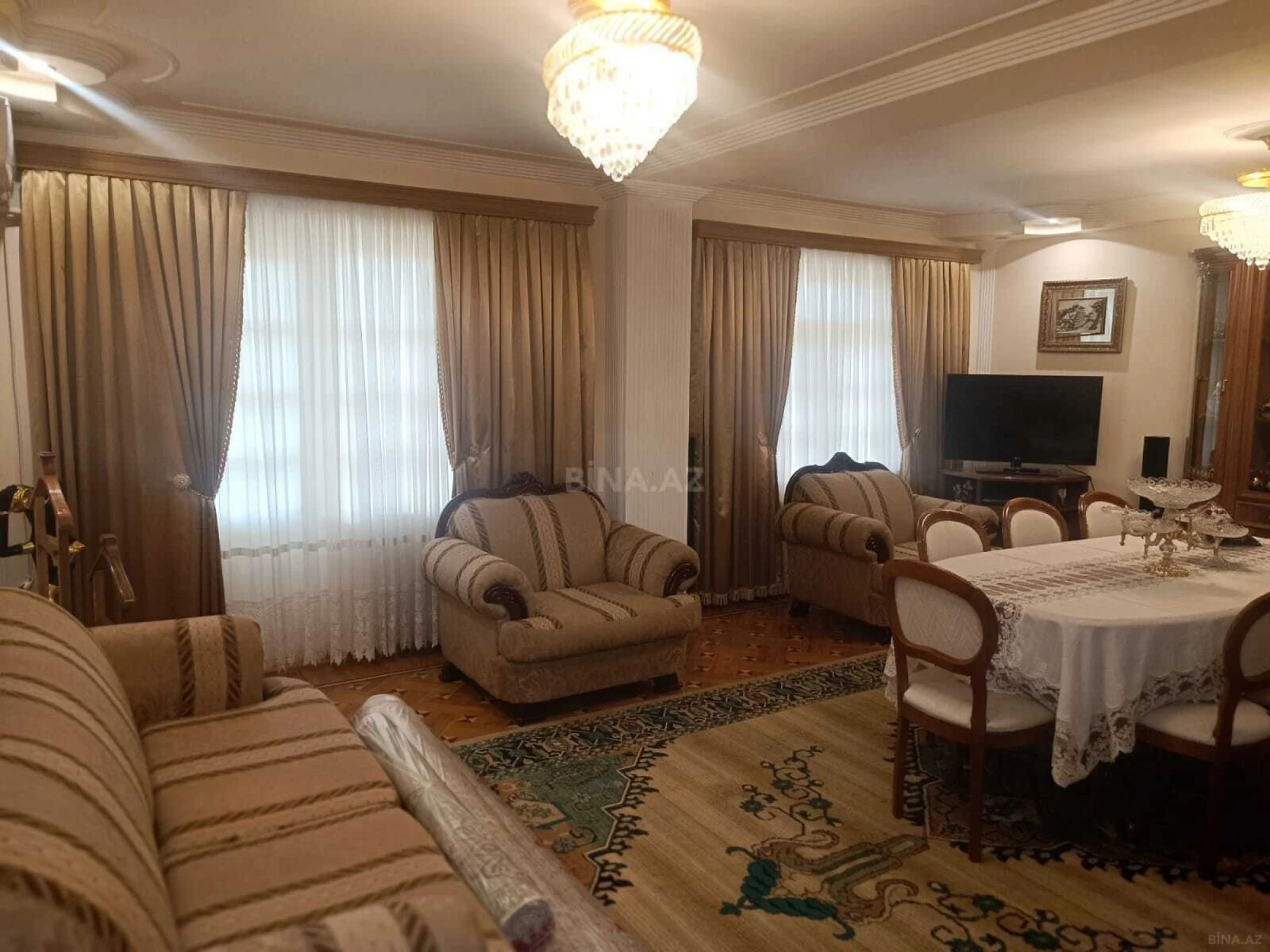 Satılır 5 otaqlı mənzil 145 m²