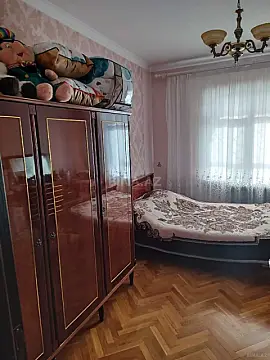 Satılır 5 otaqlı mənzil 145 m²