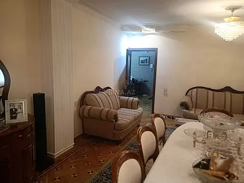 Satılır 5 otaqlı mənzil 145 m²