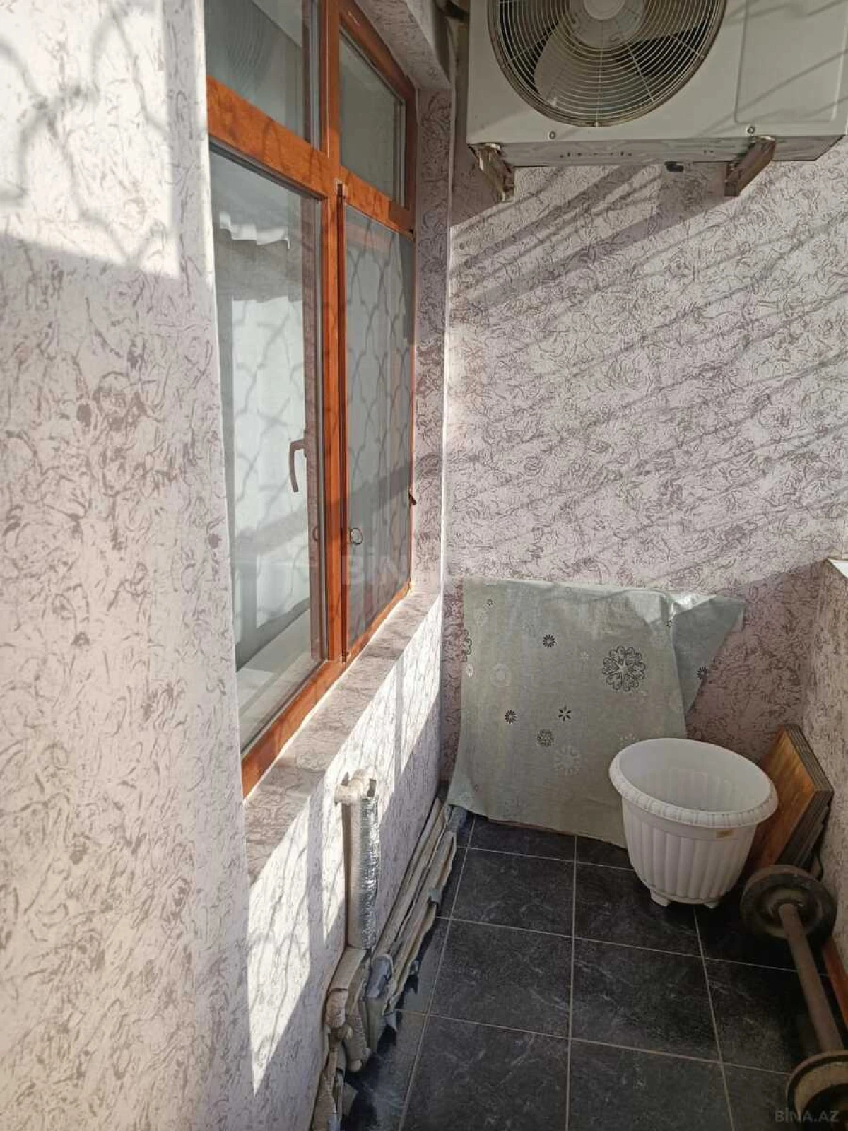 Satılır 5 otaqlı mənzil 145 m²