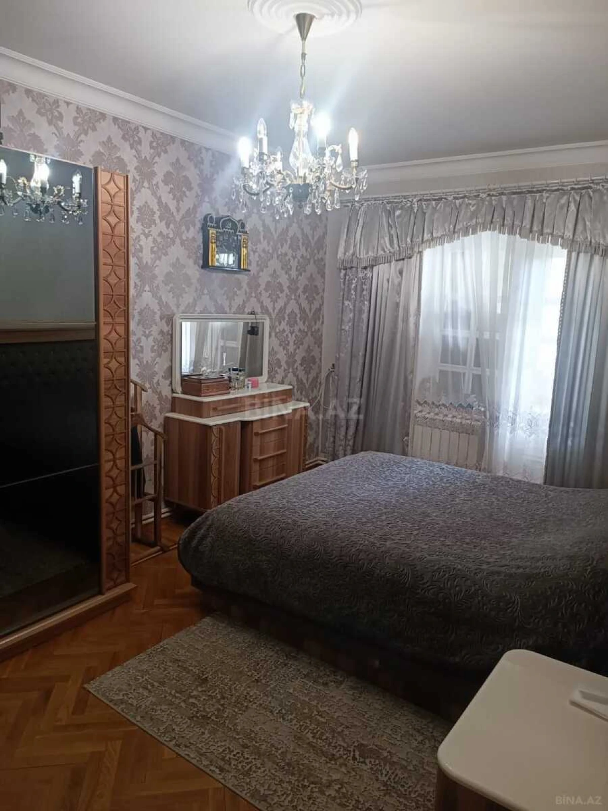 Satılır 5 otaqlı mənzil 145 m²