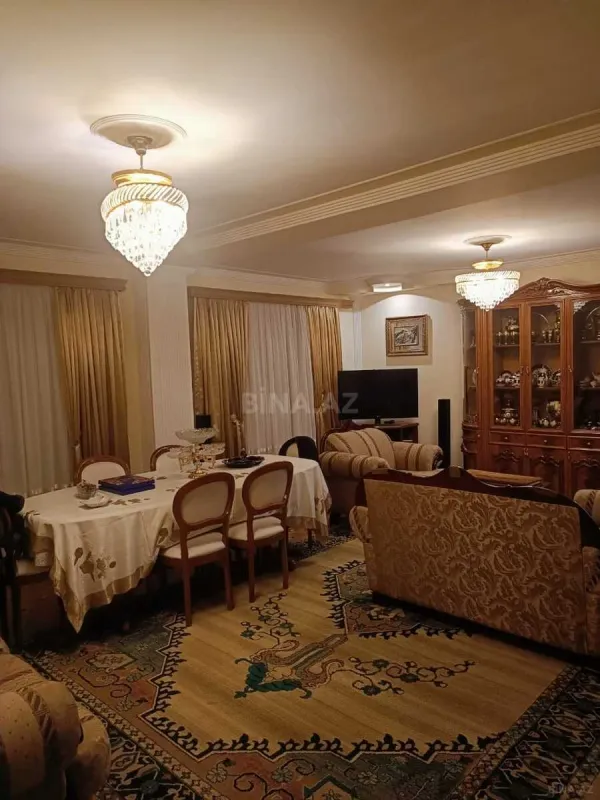 Satılır 5 otaqlı mənzil 145 m²