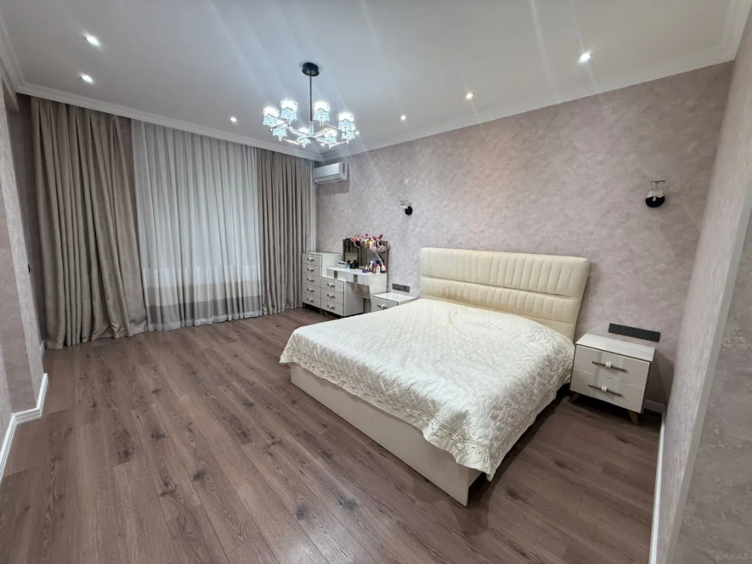 Satılır 3 otaqlı mənzil 138 m²