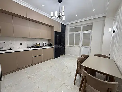 Satılır 3 otaqlı mənzil 138 m²