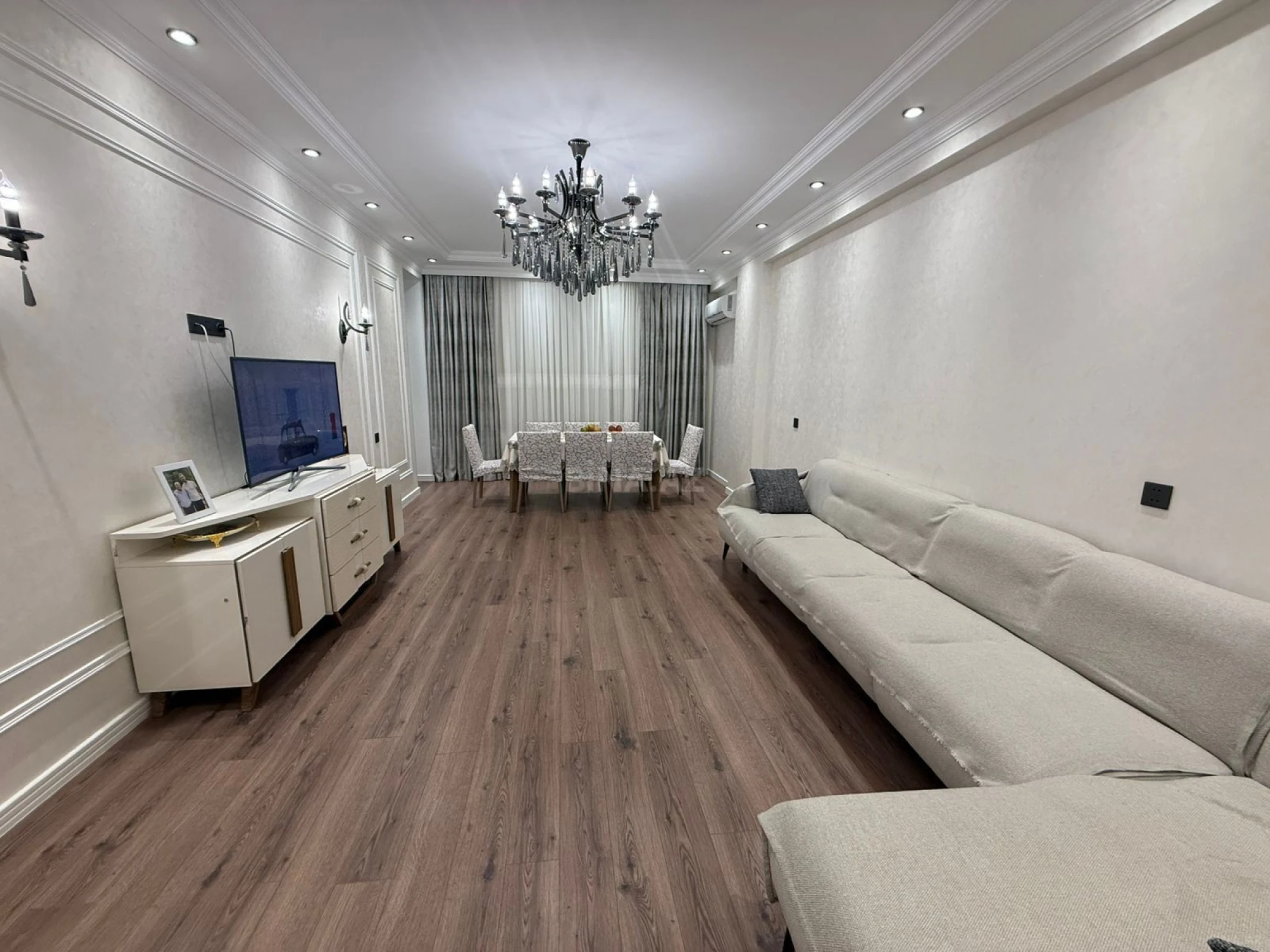 Satılır 3 otaqlı mənzil 138 m²