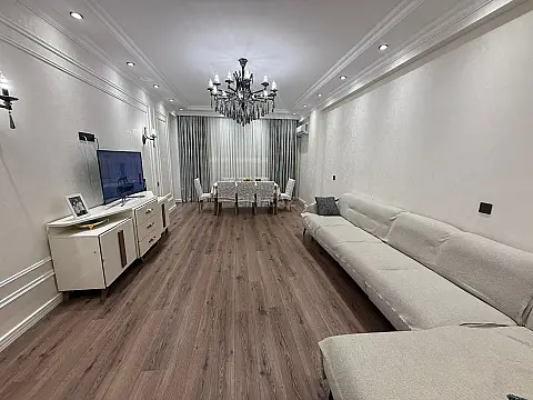 Satılır 3 otaqlı mənzil 138 m²